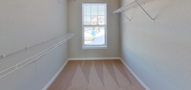 Building Photo - RENT SPECIAL -- Like New Condo Style Upper 3 Bedroom 2 Bathroom plus Den Apartment is Available