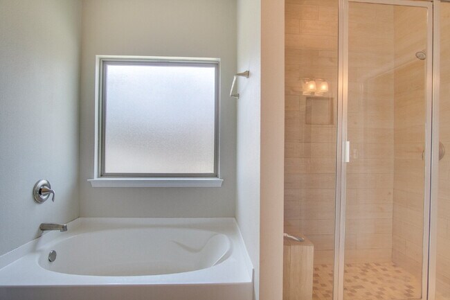 Building Photo - Spacious 4BR Pool Home with Modern Upgrade...
