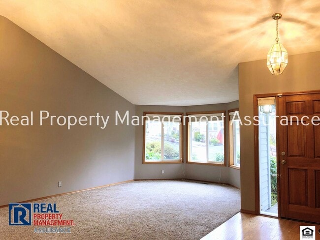 Building Photo - 15520 SW Breccia Dr
