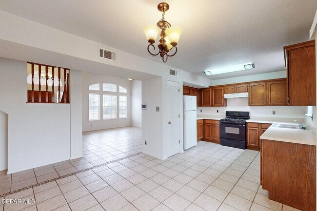 Building Photo - 133 Cloud Song E