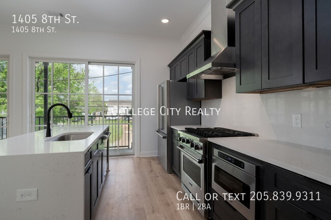 Building Photo - 1405 8th St