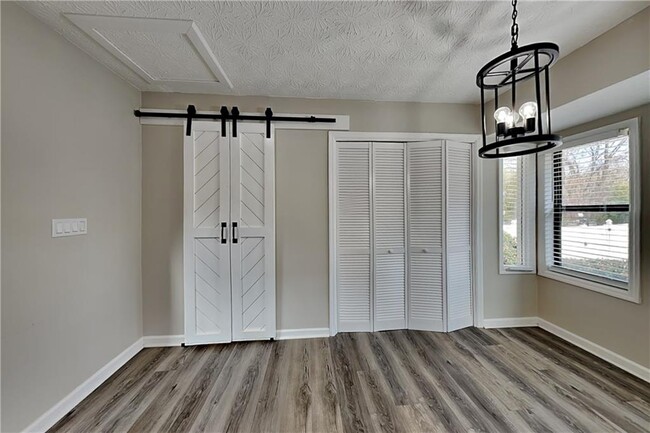 Building Photo - 1318 Shiloh Trail E Northwest