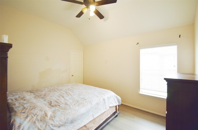 Building Photo - 3219 Summerland Dr