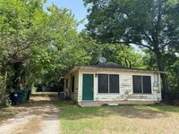 Building Photo - 1412 Oakwood Dr