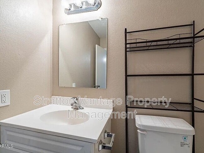 Building Photo - 6526 S McAllister Ave