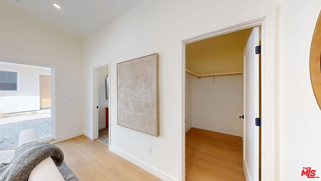 Building Photo - 6441 Satsuma Ave