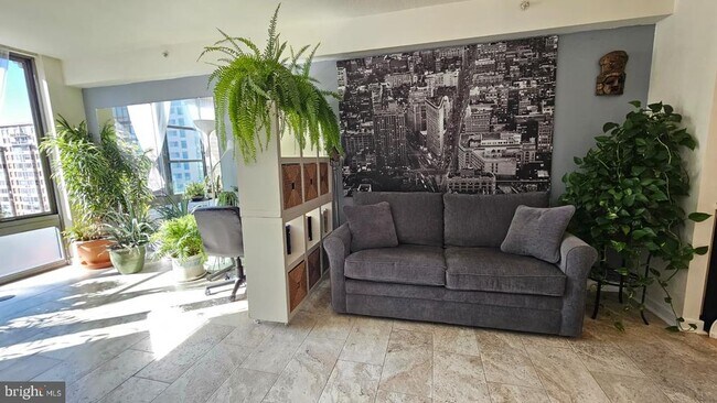 Building Photo - 475 K St NW