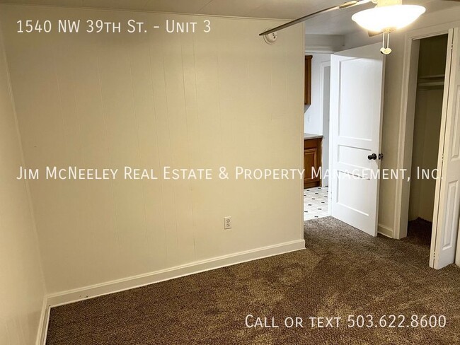 Building Photo - Well Maintained Upper Unit With Ocean View!