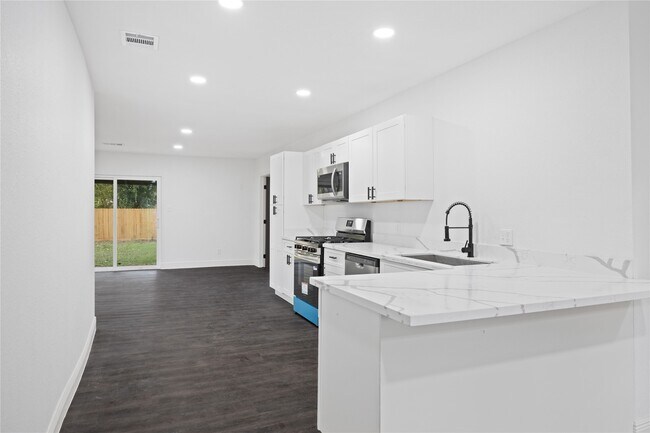 Building Photo - 125 Bolden St