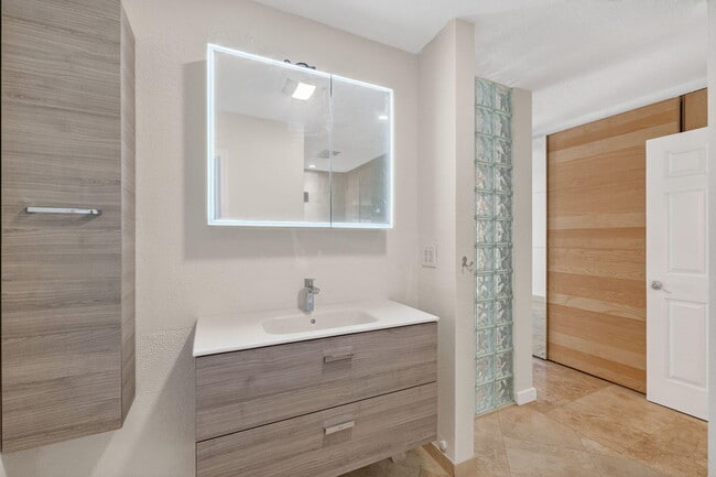 Building Photo - 2213 NE 16th St