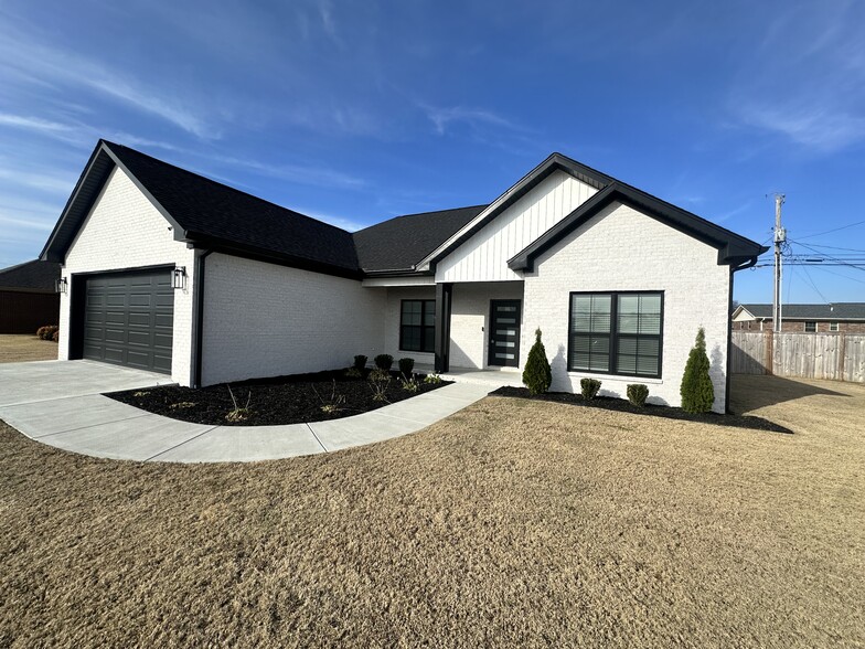 Primary Photo - 210 Market St