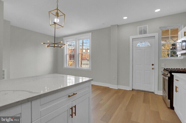 Building Photo - 3202 Dudley Ave