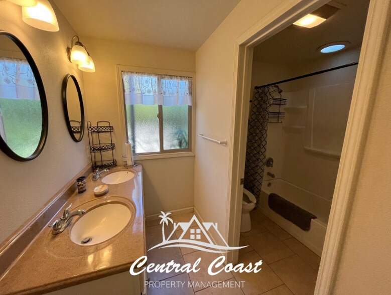 Building Photo - 0 E Newlove Dr