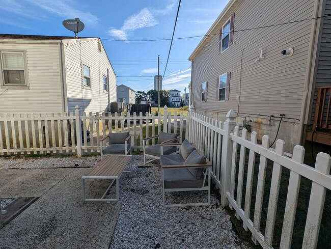 Building Photo - 516 Grammercy Pl