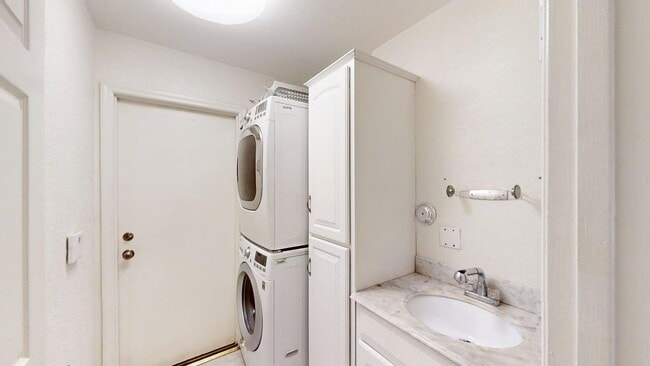 Building Photo - 23330 La Vida Way