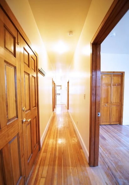 Building Photo - 369 Centre St