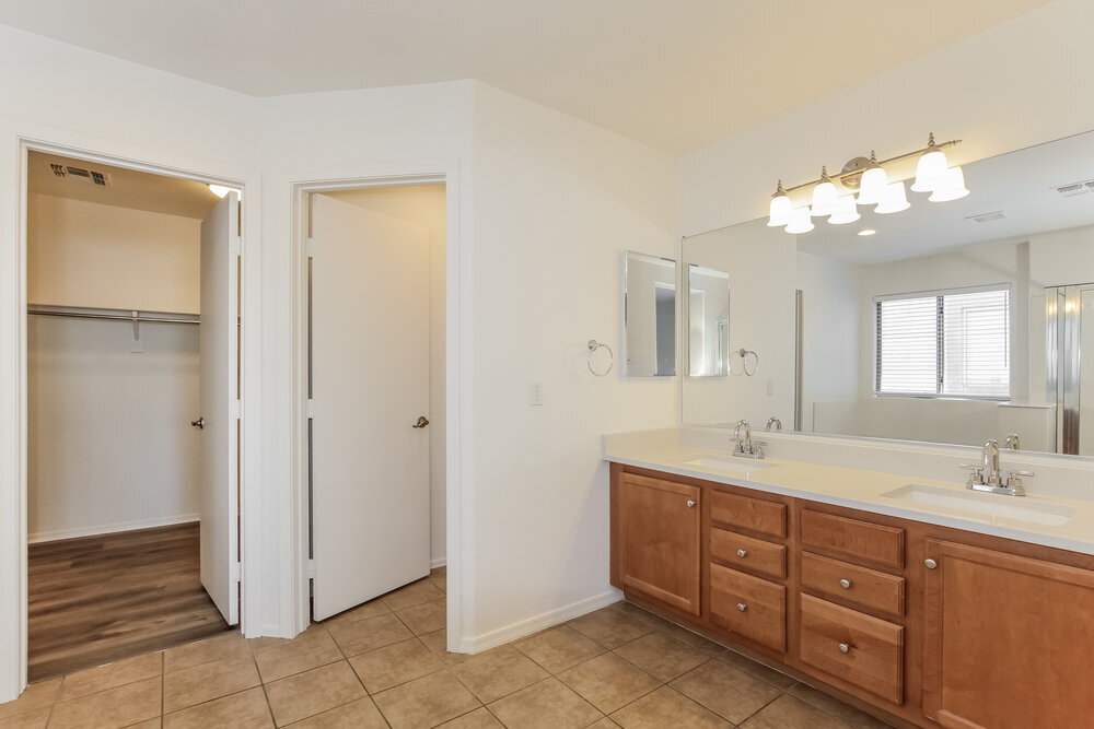 Building Photo - 973 E Doris St