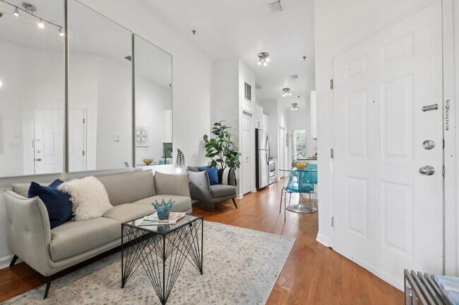 Primary Photo - 420 Monroe St