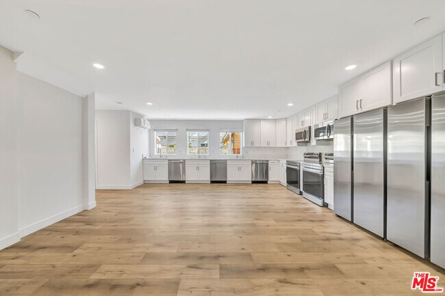 Building Photo - 1584 W 37th St