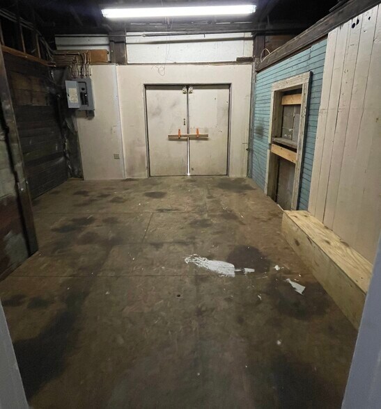 Storage Space - 323 Cherry St W
