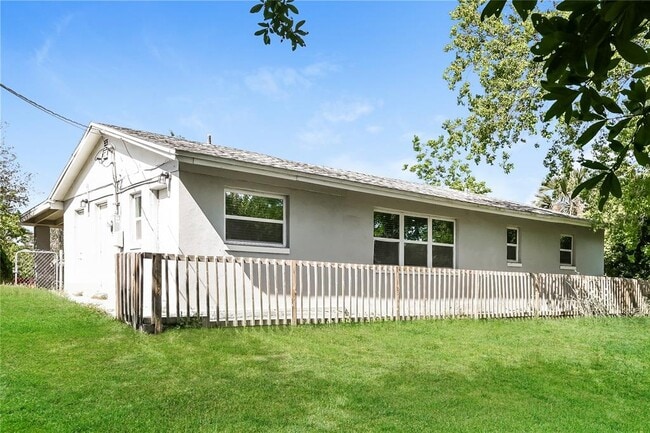 Building Photo - 2409 Straker Ct