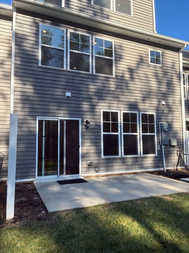 Building Photo - 4 Bedroom, 3.5 Bathroom in Magnolia Green