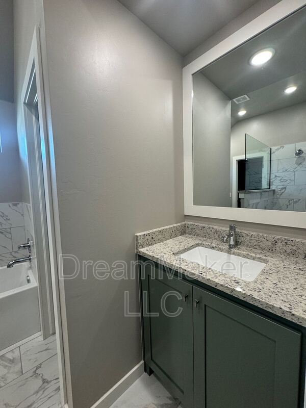 Building Photo - 790 Flowers Dr