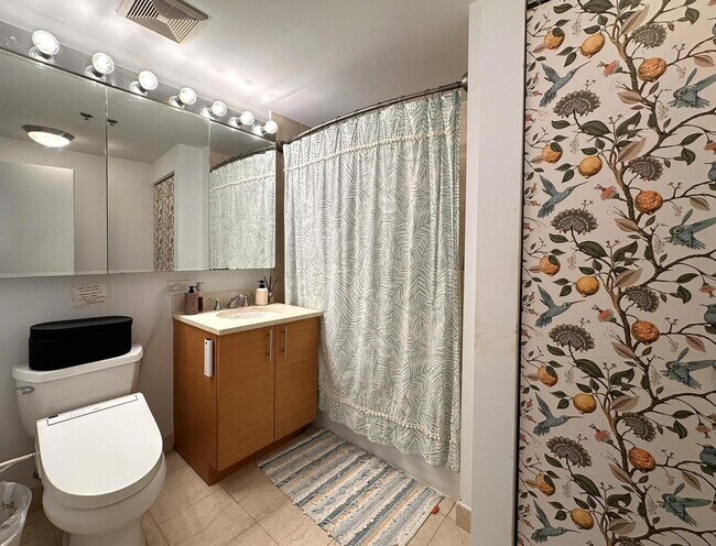 Building Photo - 102 Christopher Columbus Dr