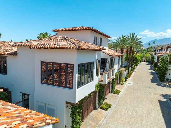 Building Photo - 233 Calle La Soledad