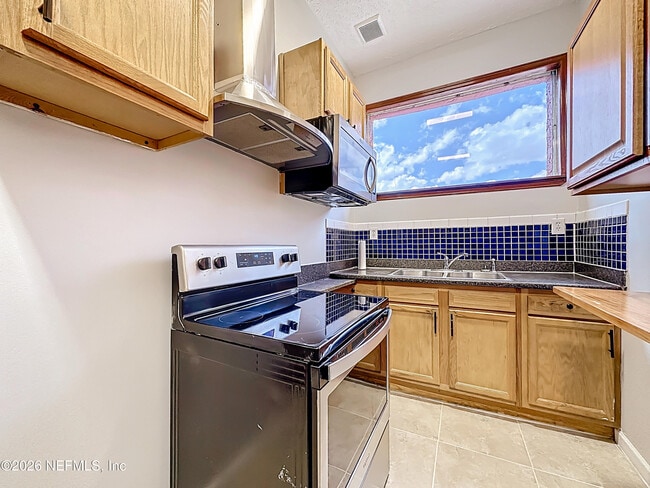 Building Photo - 138 E Duval St