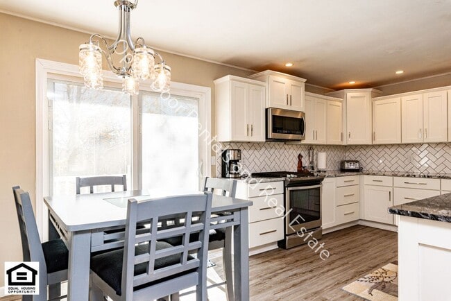 Building Photo - 40 Ln 375 Lake James