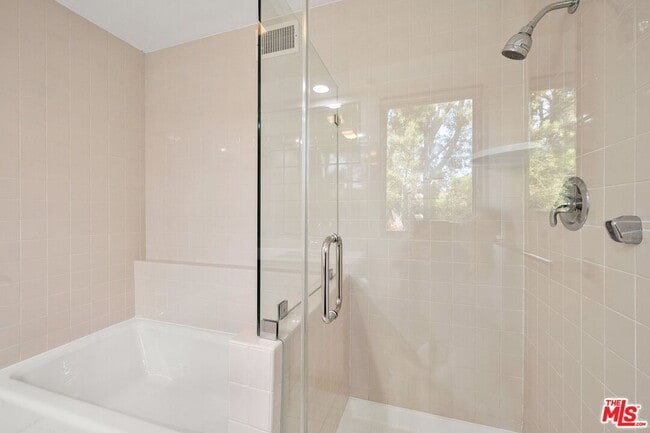 Building Photo - 1011 Pacific St