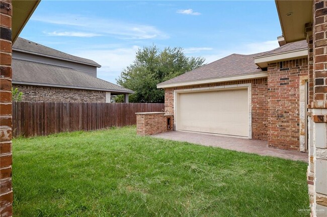 Building Photo - 3720 Yellowhammer Ave