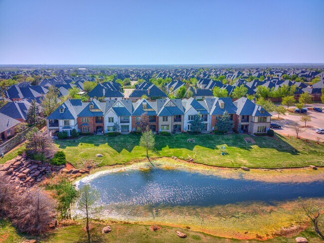 Building Photo - Luxury Townhome in Edmond + Near Rose Cree...