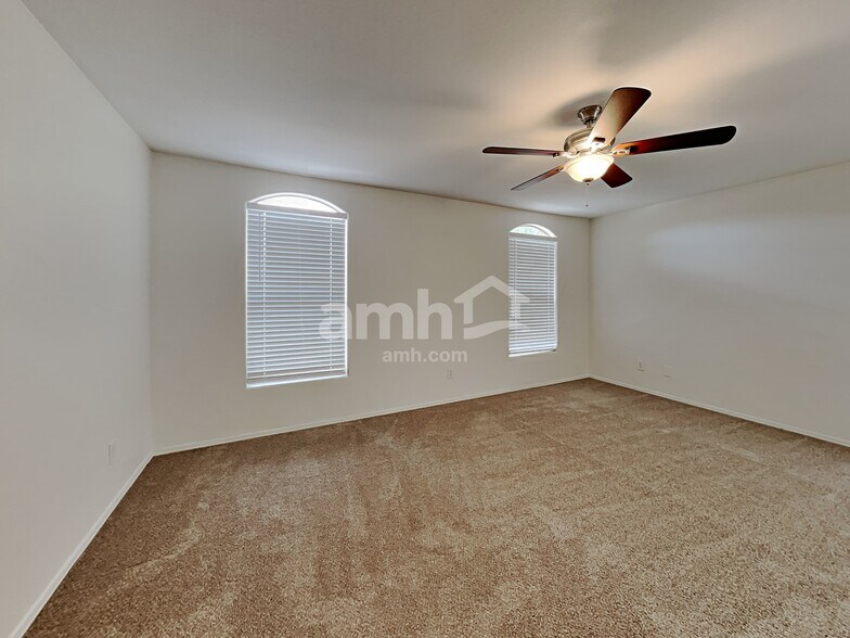 Building Photo - 12810 W Roanoke Ave