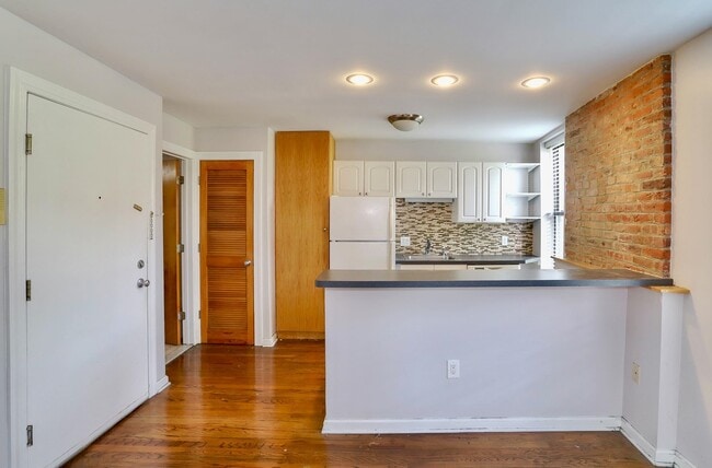 Building Photo - 197 Newark Ave