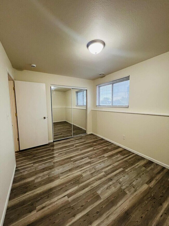 Building Photo - KHR-2708-48-S