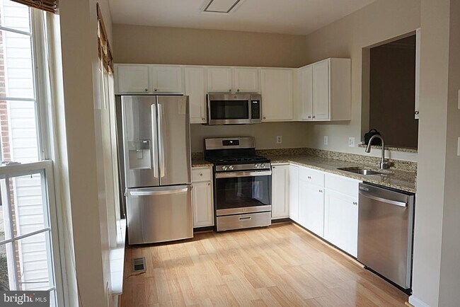Building Photo - 20601 Duck Pond Pl