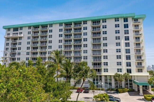 Building Photo - 10350 W Bay Harbor Dr