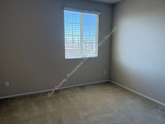 Building Photo - *** Please call us @ 661-266-1400 for information on availability, showings and applications proc...