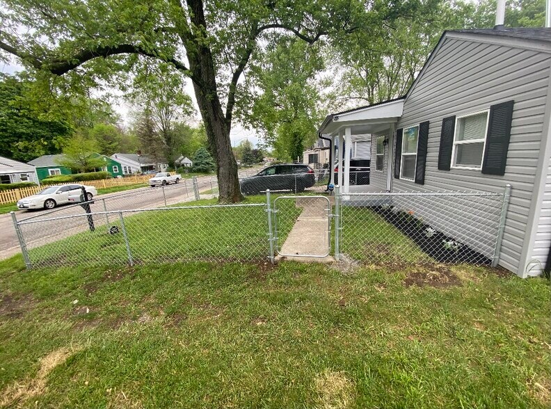 Building Photo - 3529 Caroline Ave