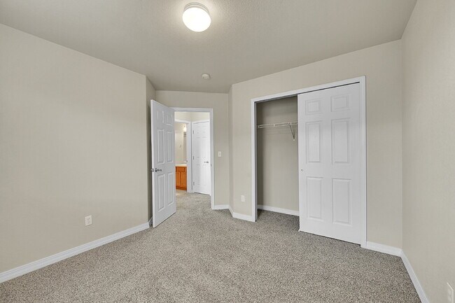 Building Photo - $2,200.00 - 3 Beds, 2.5 Baths, Single Fami...