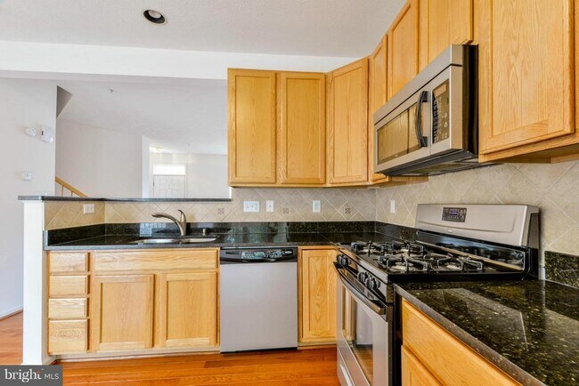 Building Photo - 1447 Pangbourne Way