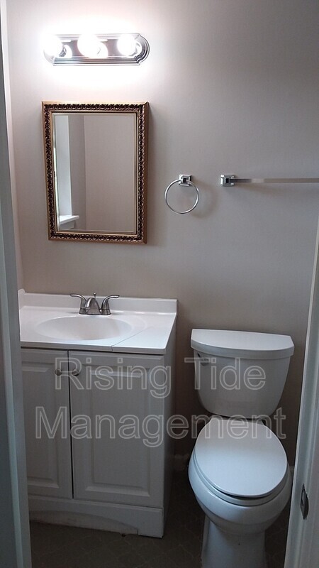Building Photo - 627 Tambay Dr