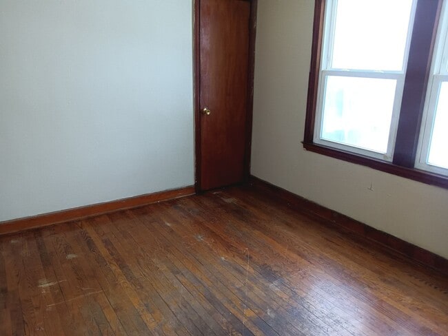 Building Photo - 2 Bedroom Single Family