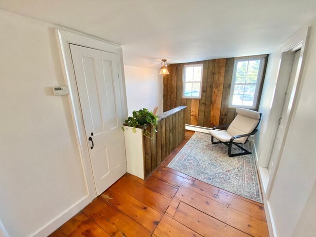 Building Photo - 3 Bedroom House Colchester Available 8/15