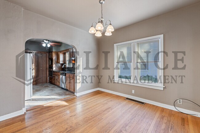 Building Photo - 806 N Faulkner St