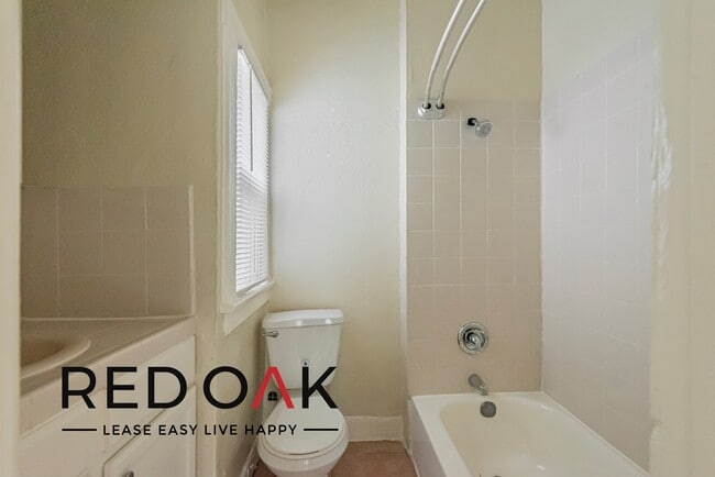 Building Photo - Welcome to This Lovely Three Bedroom Bathe...