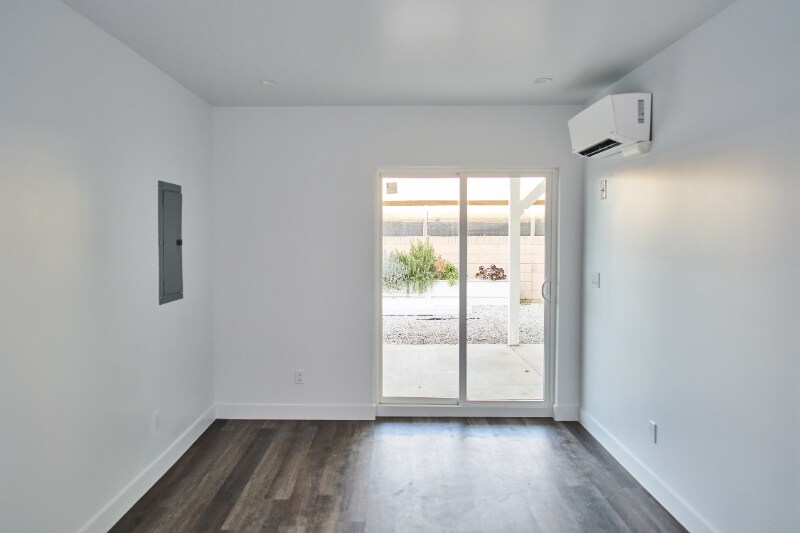Building Photo - 606 E Realty St