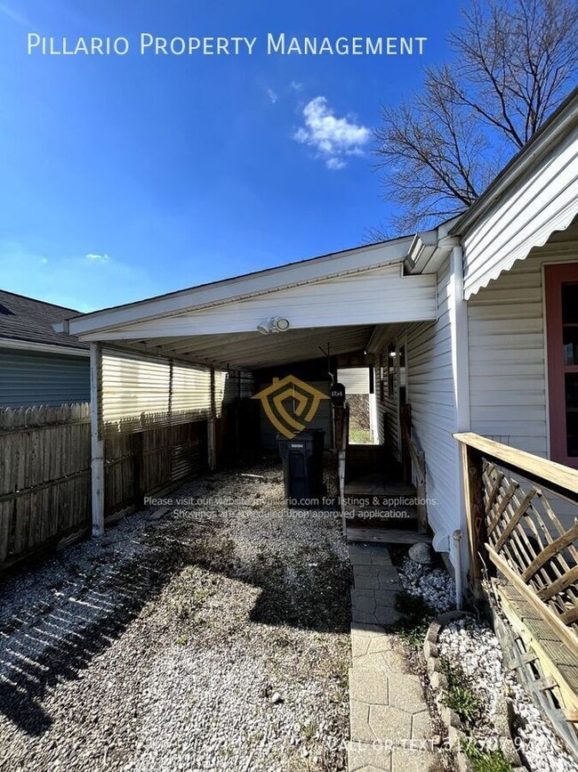 Building Photo - 1734 N Riley Ave